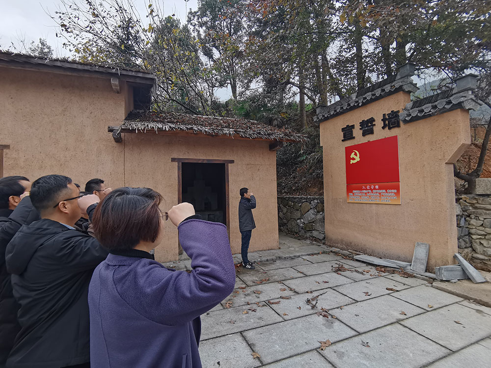 屯溪城建投公司黨支部開(kāi)展“走進(jìn)紅色記憶、傳承初心使命”主題黨日活動(dòng)